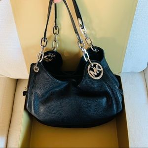 EUC Michael Kors Lillie Large Pebbled Leather Shoulder Bag Black